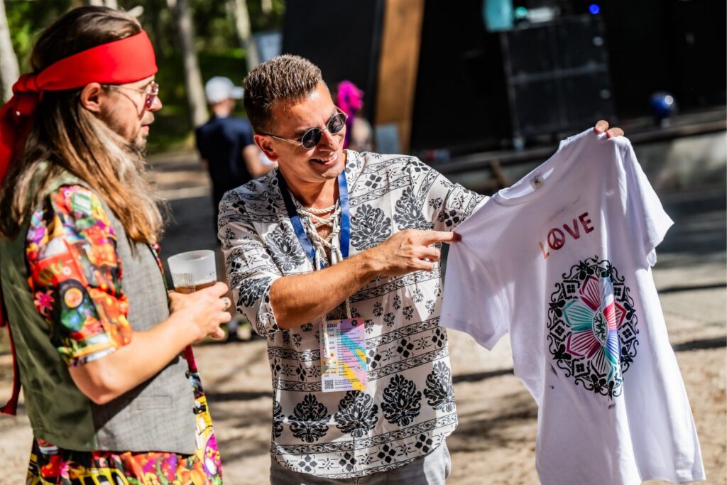 mynterdes. T-särgi töötuba